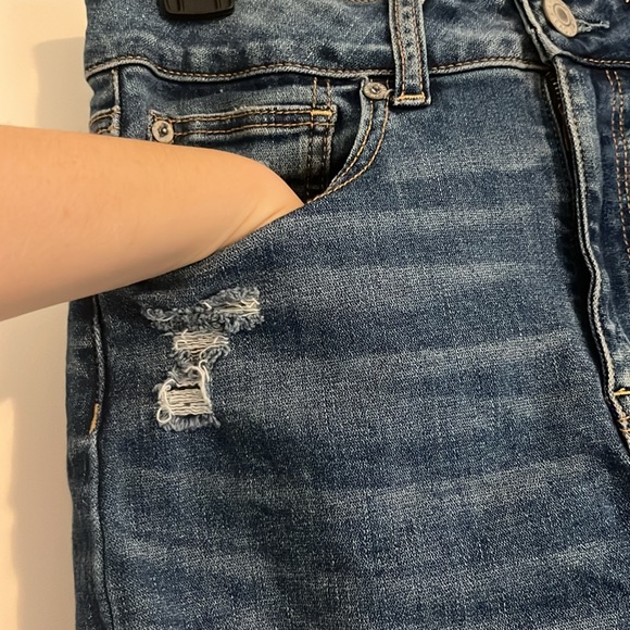 American Eagle Distressed Denim Mini Skirt 💙 - Picture 3 of 9